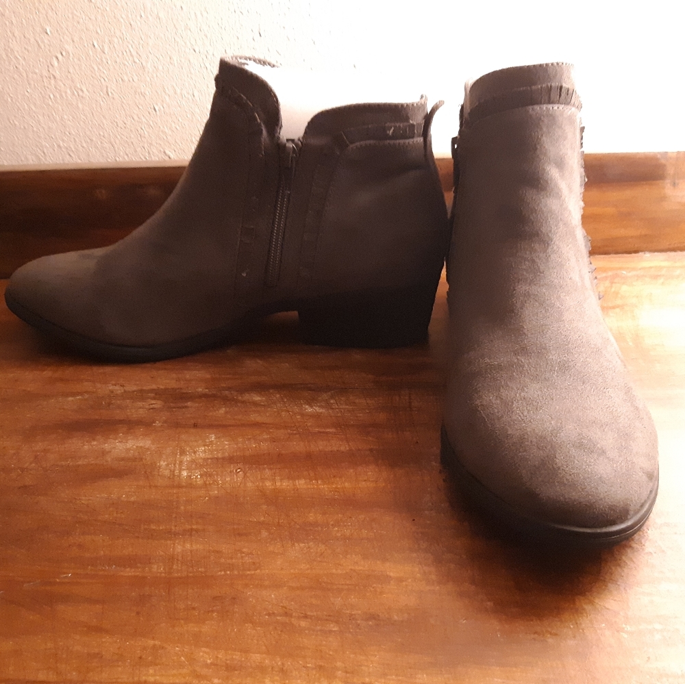 NWT Grey Suede Ankle Booties Mia Size 10